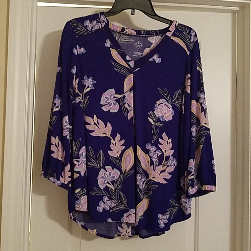 St John's Floral 3/4 sleeve Size L